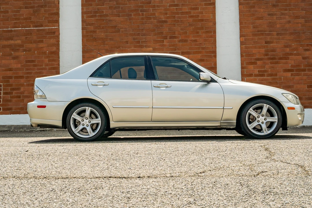 2002 Lexus IS 1st Gen - Image 12 of 31