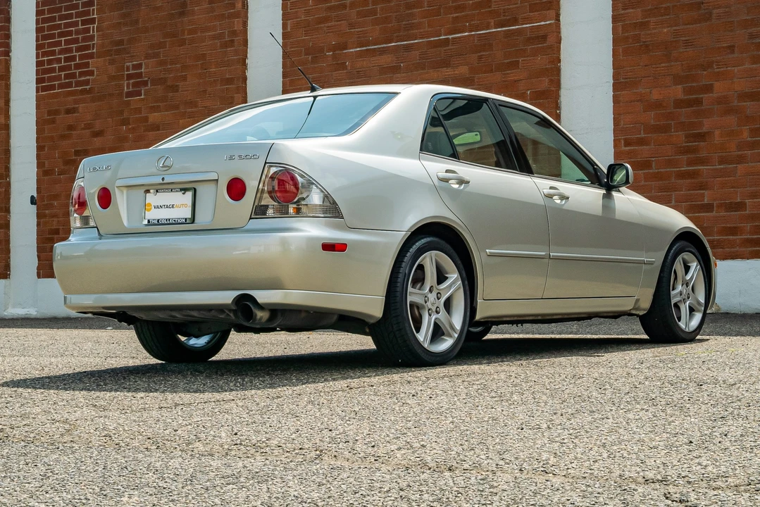 2002 Lexus IS 1st Gen - Image 10 of 31