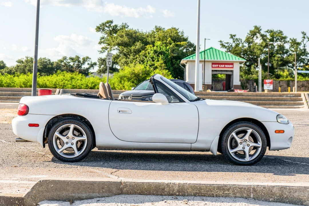 2002 Mazda NB MX-5 Miata - Image 5 of 31