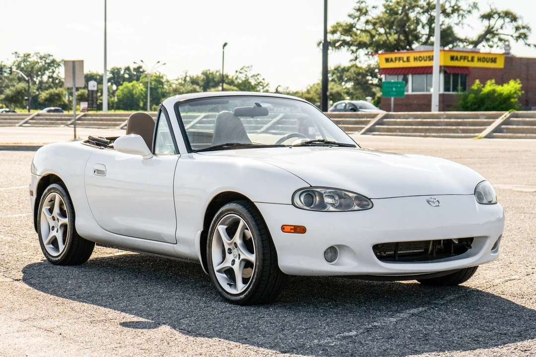 2002 Mazda NB MX-5 Miata - Image 4 of 31