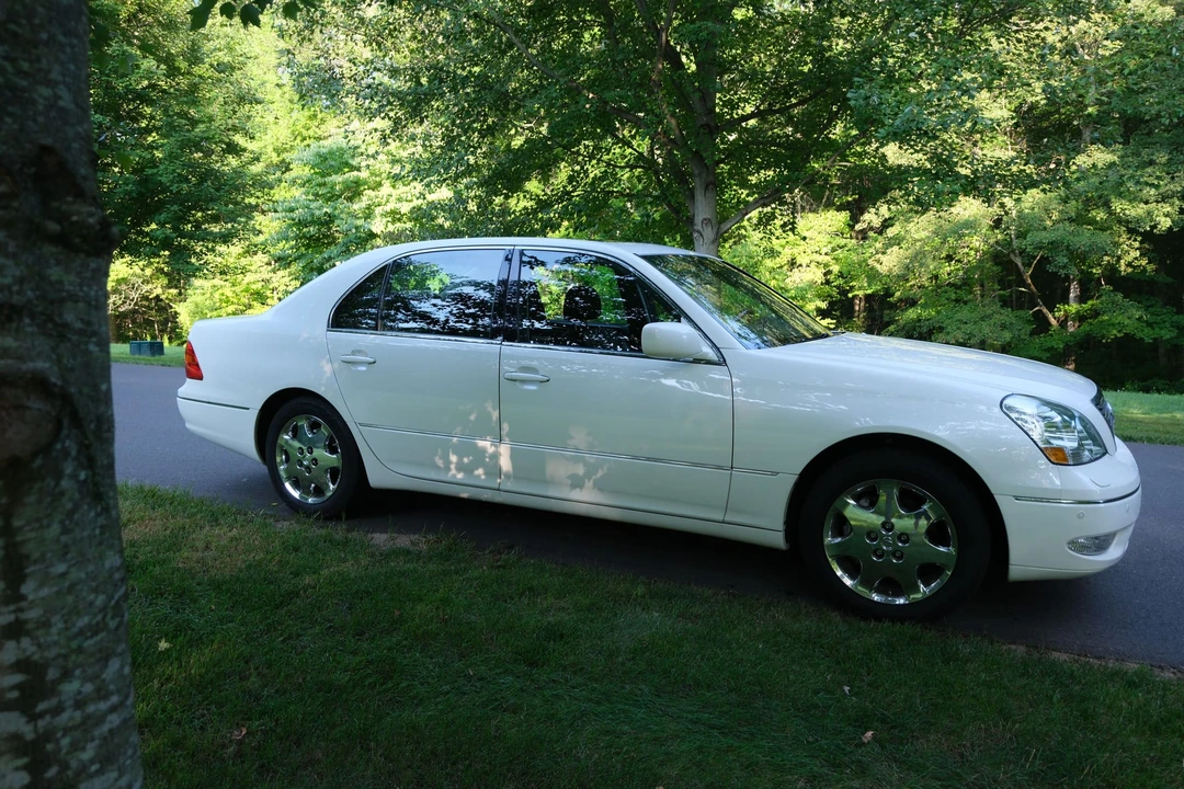 2003 Lexus LS 3rd Gen - Image 11 of 31