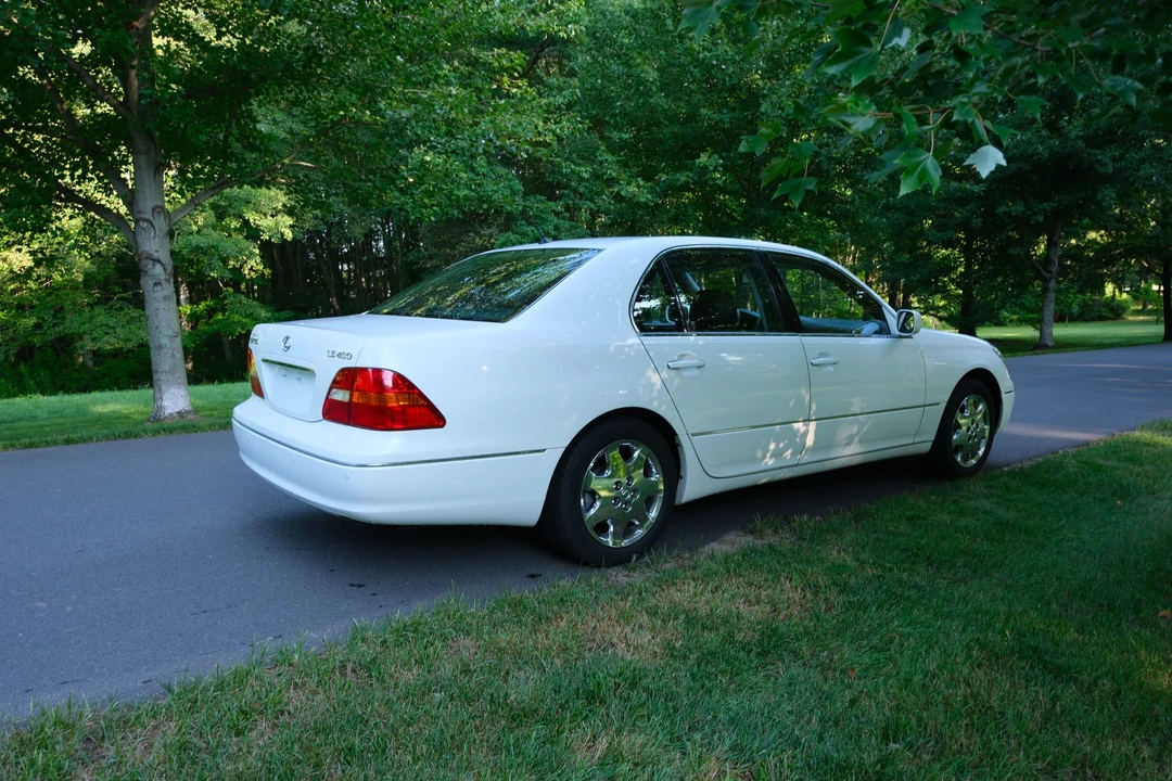 2003 Lexus LS 3rd Gen - Image 10 of 31