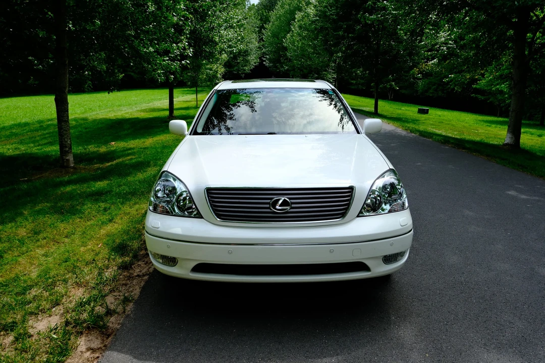 2003 Lexus LS 3rd Gen - Image 13 of 31
