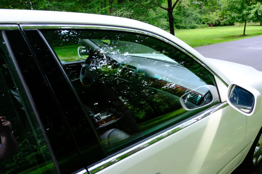 2003 Lexus LS 3rd Gen - Image 22 of 31