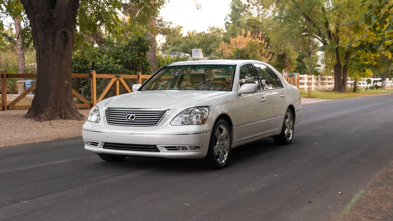 2004 Lexus LS 3rd Gen - Image 11 of 31