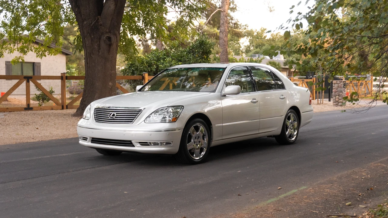 2004 Lexus LS 3rd Gen - Image 14 of 31
