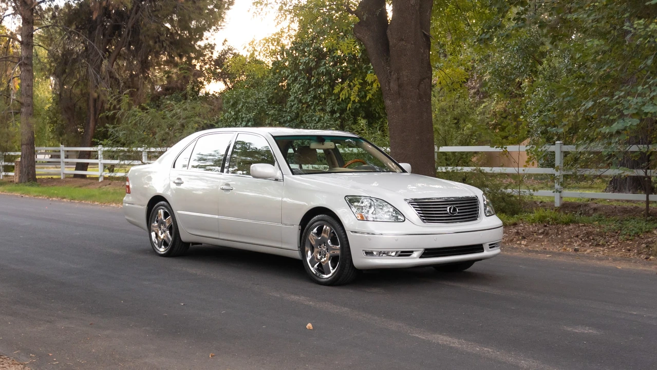 2004 Lexus LS 3rd Gen - Image 2 of 31