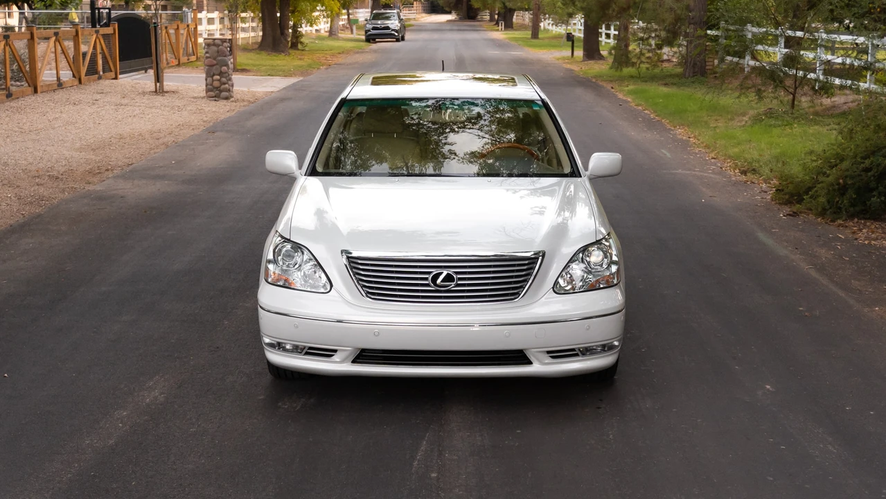 2004 Lexus LS 3rd Gen - Image 7 of 31