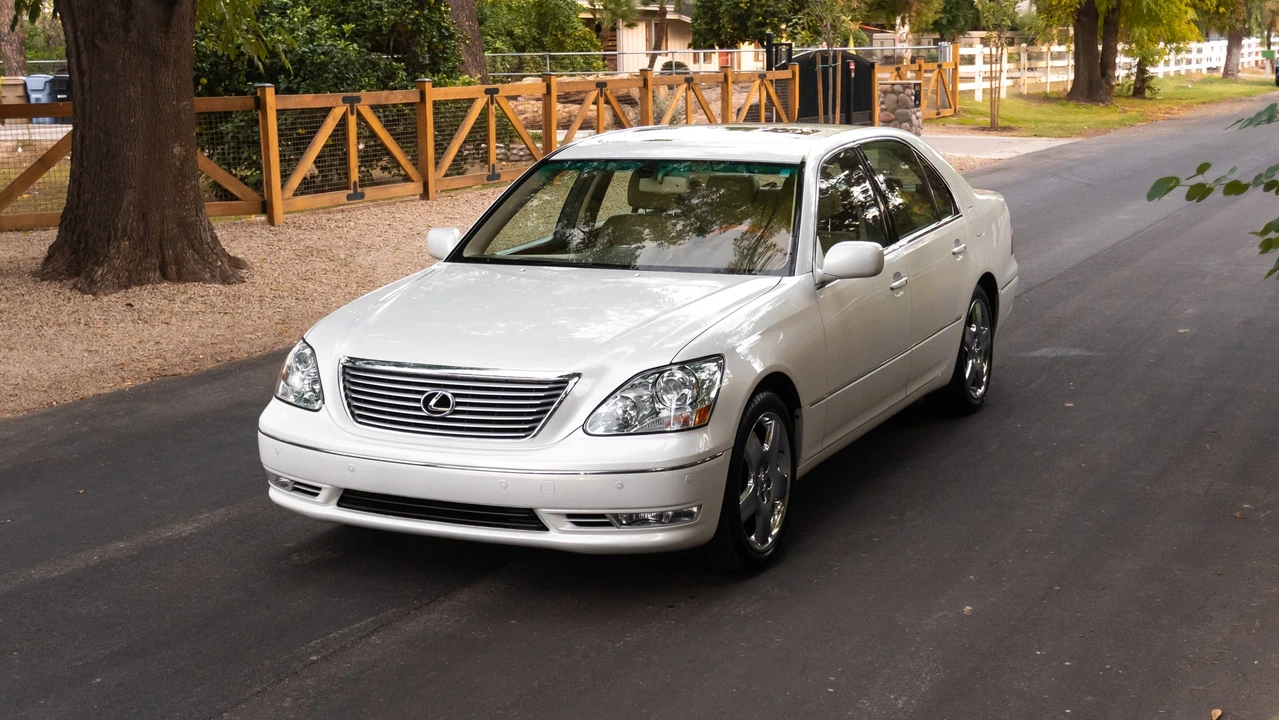 2004 Lexus LS 3rd Gen - Image 9 of 31
