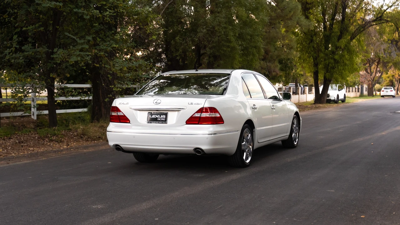 2004 Lexus LS 3rd Gen - Image 24 of 31