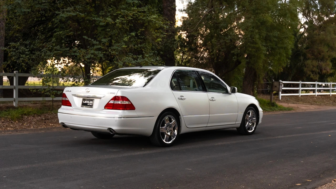 2004 Lexus LS 3rd Gen - Image 26 of 31