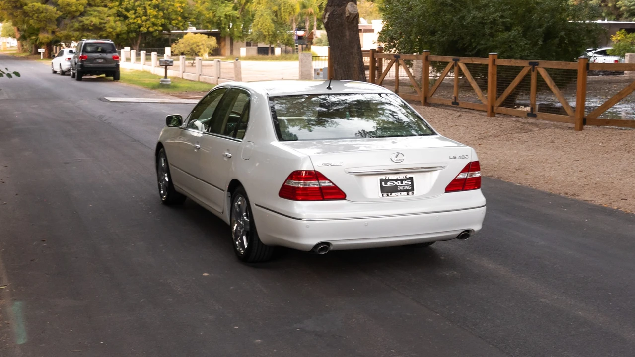 2004 Lexus LS 3rd Gen - Image 20 of 31