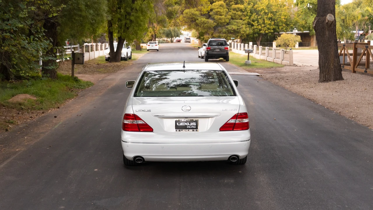 2004 Lexus LS 3rd Gen - Image 21 of 31