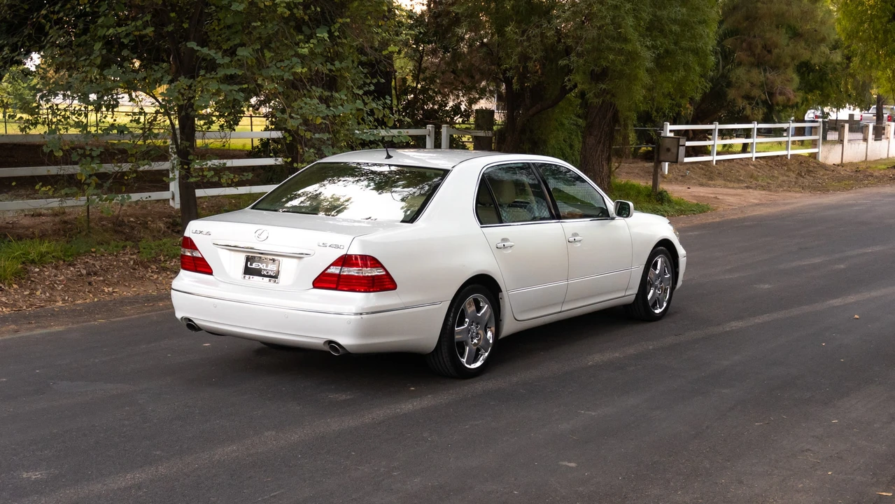 2004 Lexus LS 3rd Gen - Image 27 of 31