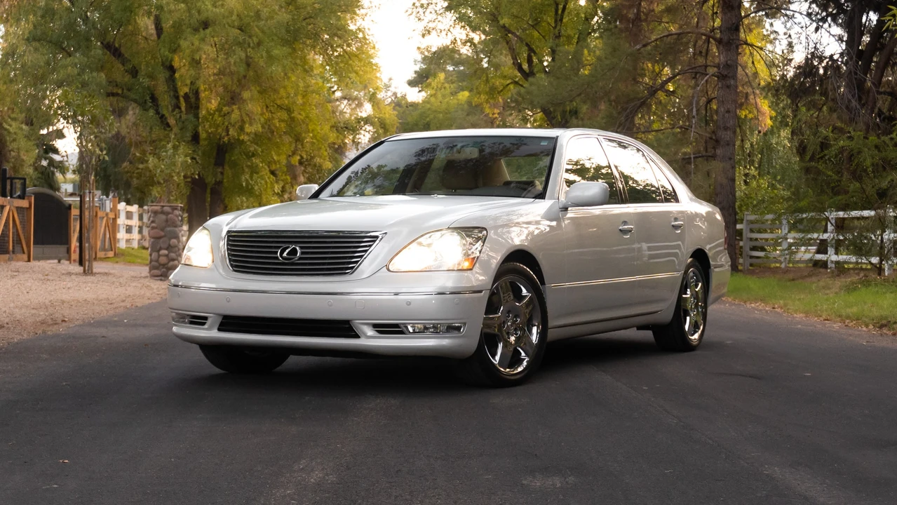 2004 Lexus LS 3rd Gen - Image 29 of 31