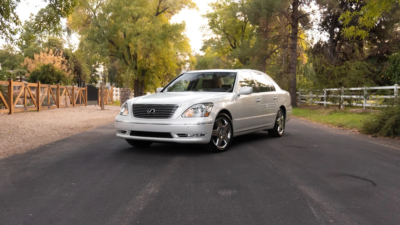 2004 Lexus LS 3rd Gen - Image 15 of 31