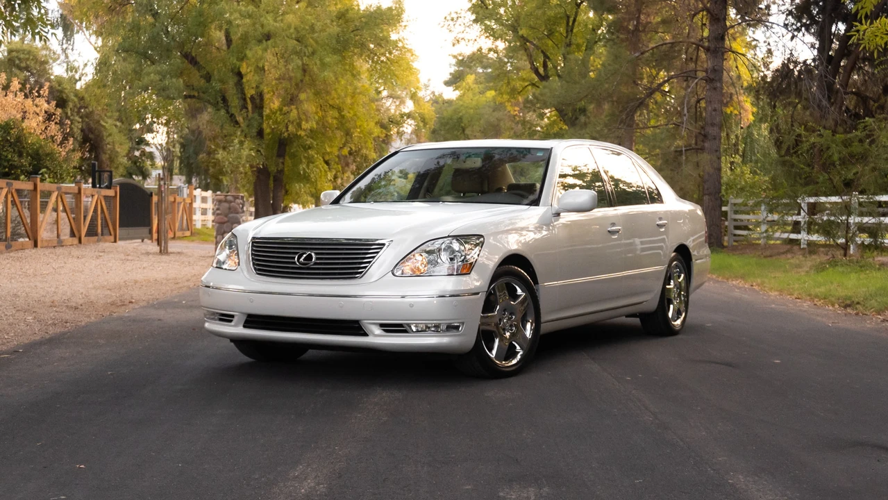 2004 Lexus LS 3rd Gen - Image 10 of 31