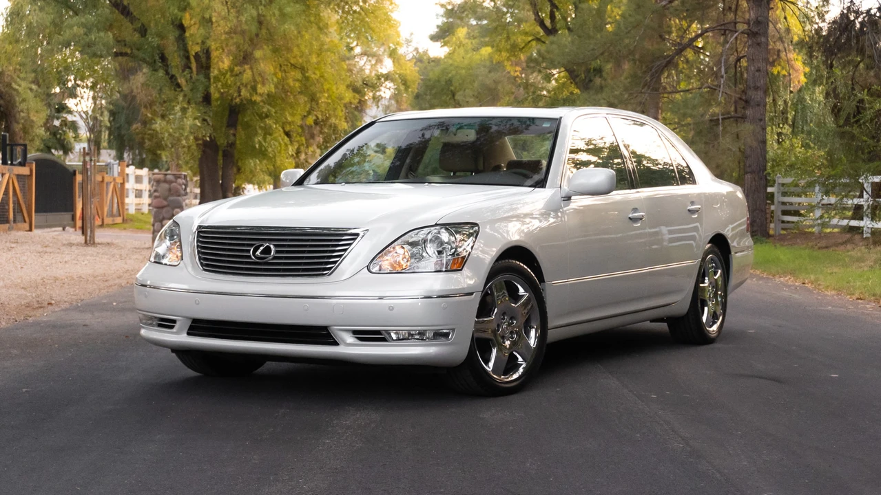 2004 Lexus LS 3rd Gen - Image 12 of 31