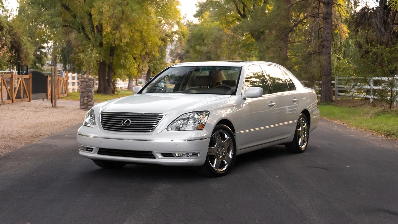 2004 Lexus LS 3rd Gen - Image 13 of 31