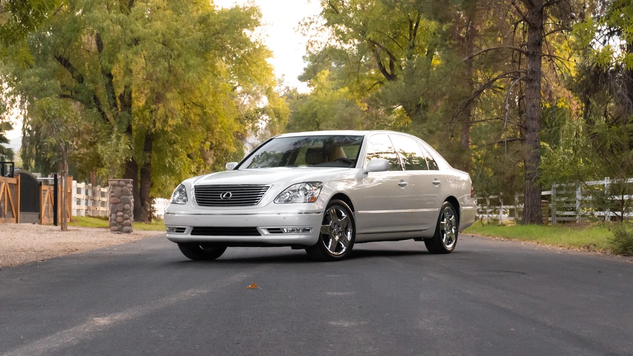 2004 Lexus LS 3rd Gen - Image 17 of 31