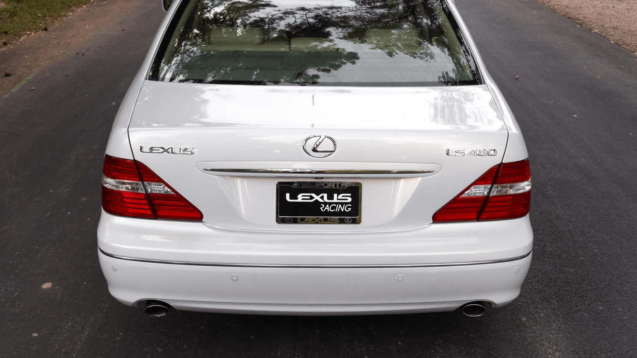 2004 Lexus LS 3rd Gen - Image 22 of 31
