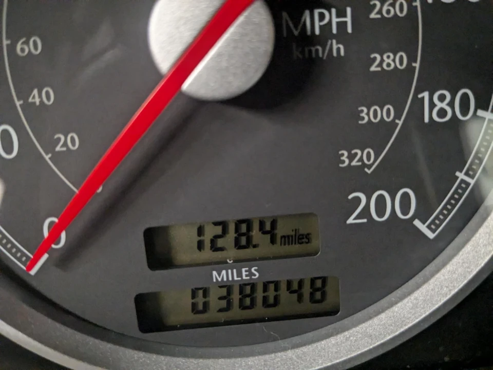 2005 Chrysler Crossfire - Image 24 of 31