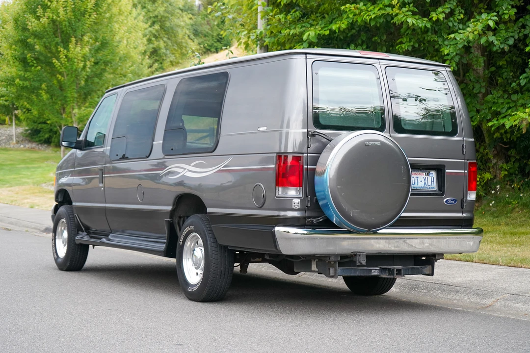 2006 Ford Econoline Van - Image 16 of 31