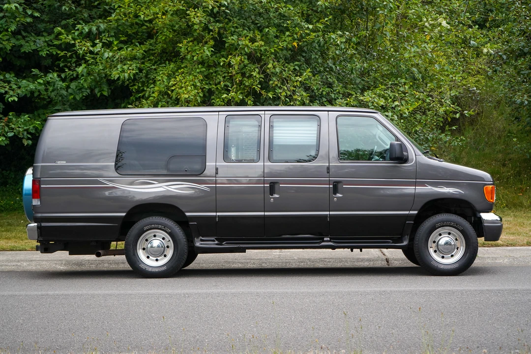 2006 Ford Econoline Van - Image 8 of 31
