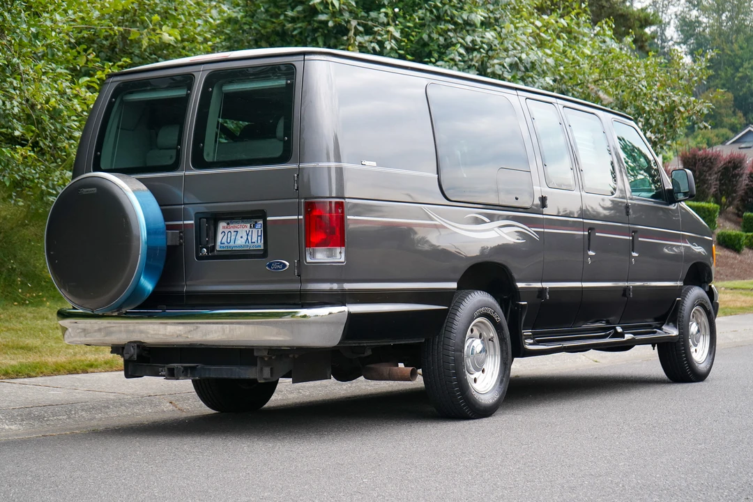 2006 Ford Econoline Van - Image 11 of 31