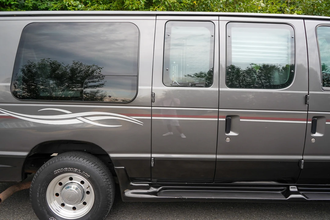 2006 Ford Econoline Van - Image 25 of 31
