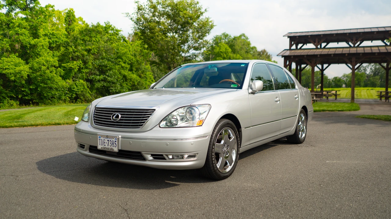 2006 Lexus LS 3rd Gen - Image 2 of 31