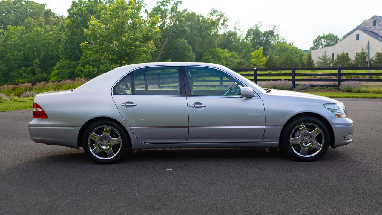 2006 Lexus LS 3rd Gen - Image 24 of 31