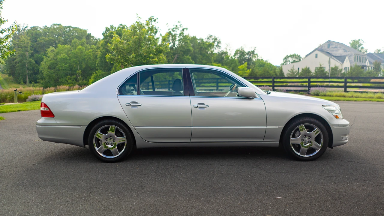 2006 Lexus LS 3rd Gen - Image 23 of 31