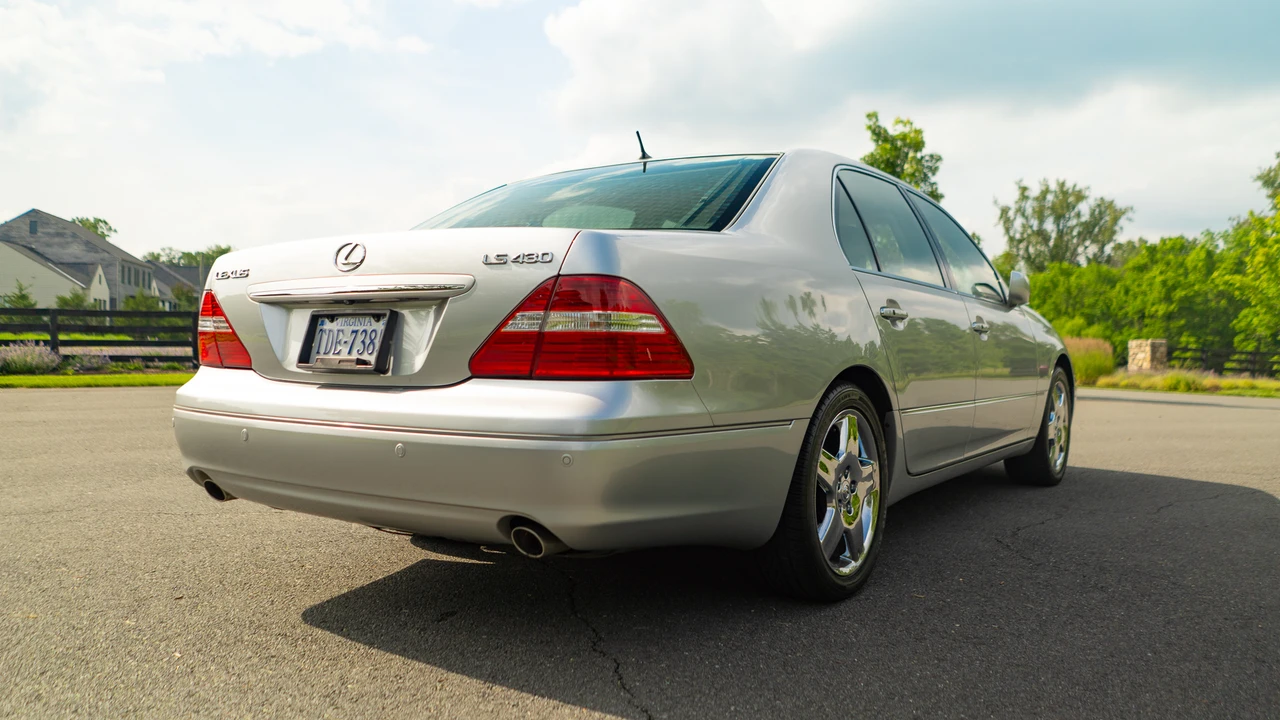 2006 Lexus LS 3rd Gen - Image 19 of 31