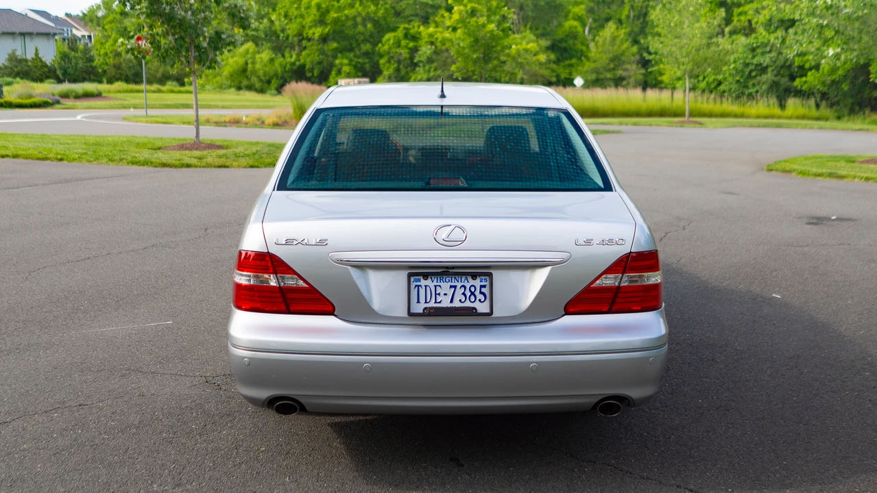 2006 Lexus LS 3rd Gen - Image 16 of 31