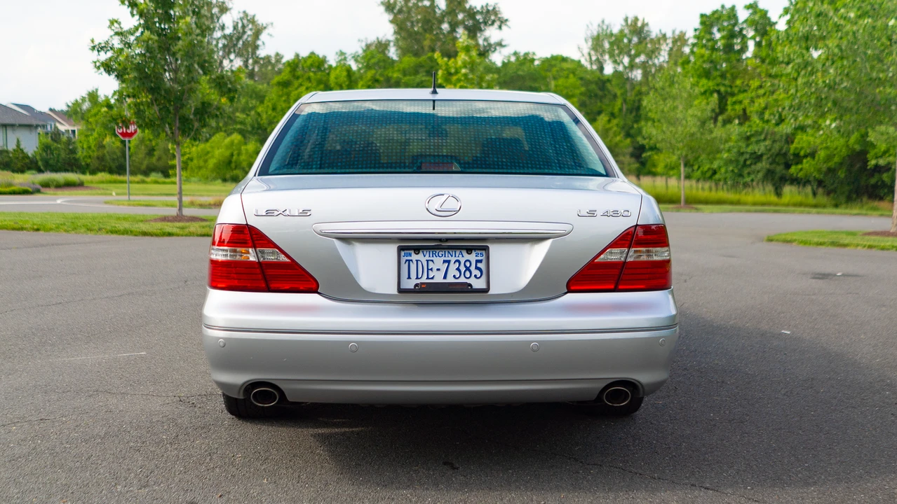 2006 Lexus LS 3rd Gen - Image 17 of 31