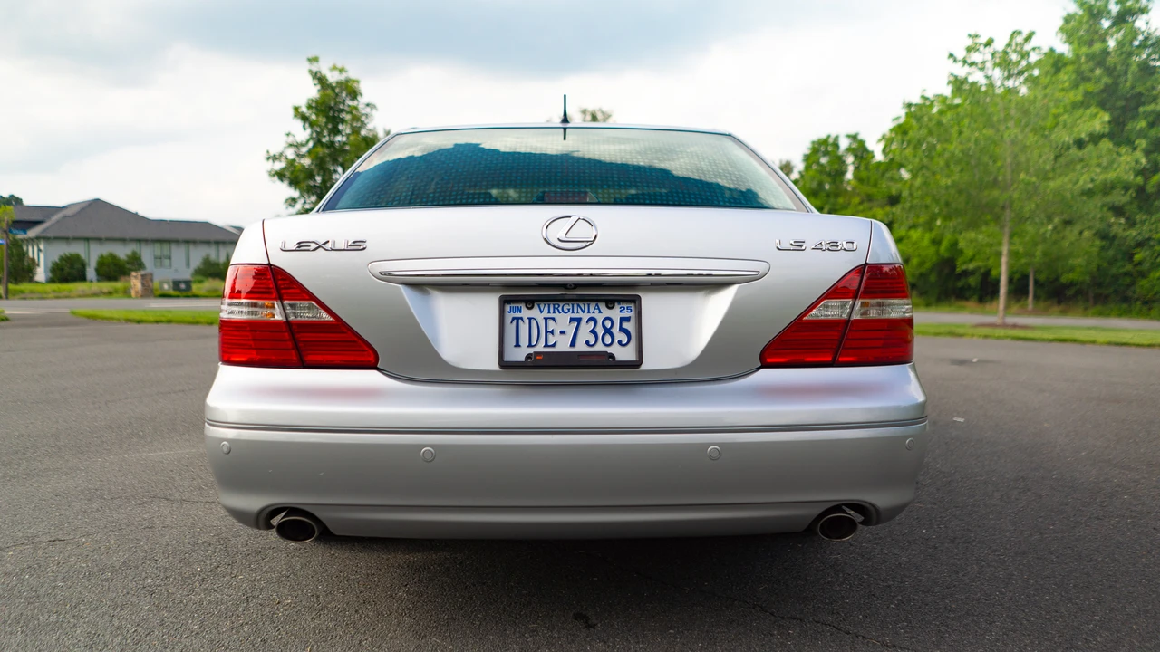2006 Lexus LS 3rd Gen - Image 18 of 31
