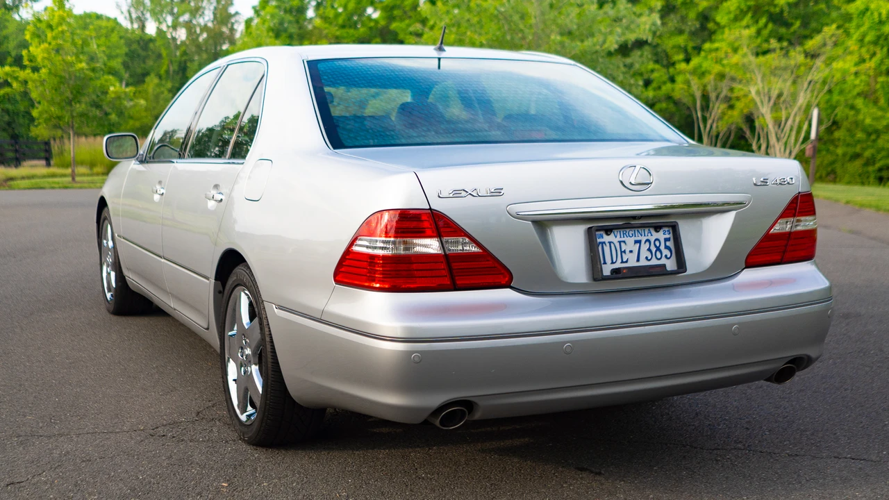 2006 Lexus LS 3rd Gen - Image 15 of 31