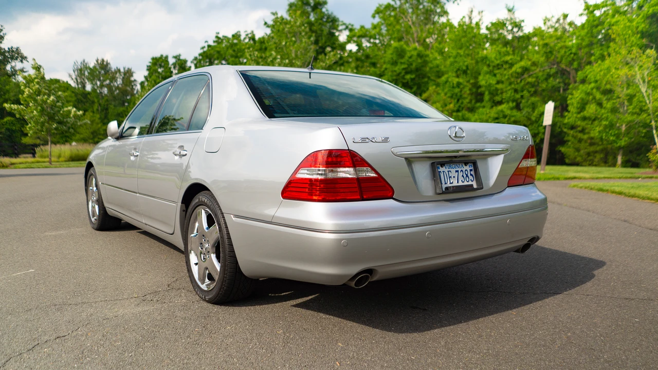 2006 Lexus LS 3rd Gen - Image 14 of 31