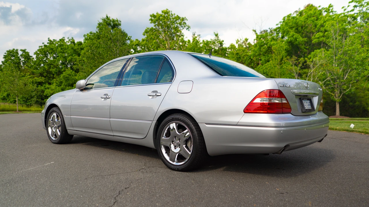 2006 Lexus LS 3rd Gen - Image 13 of 31