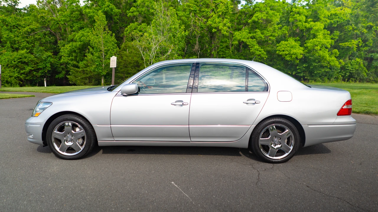 2006 Lexus LS 3rd Gen - Image 10 of 31