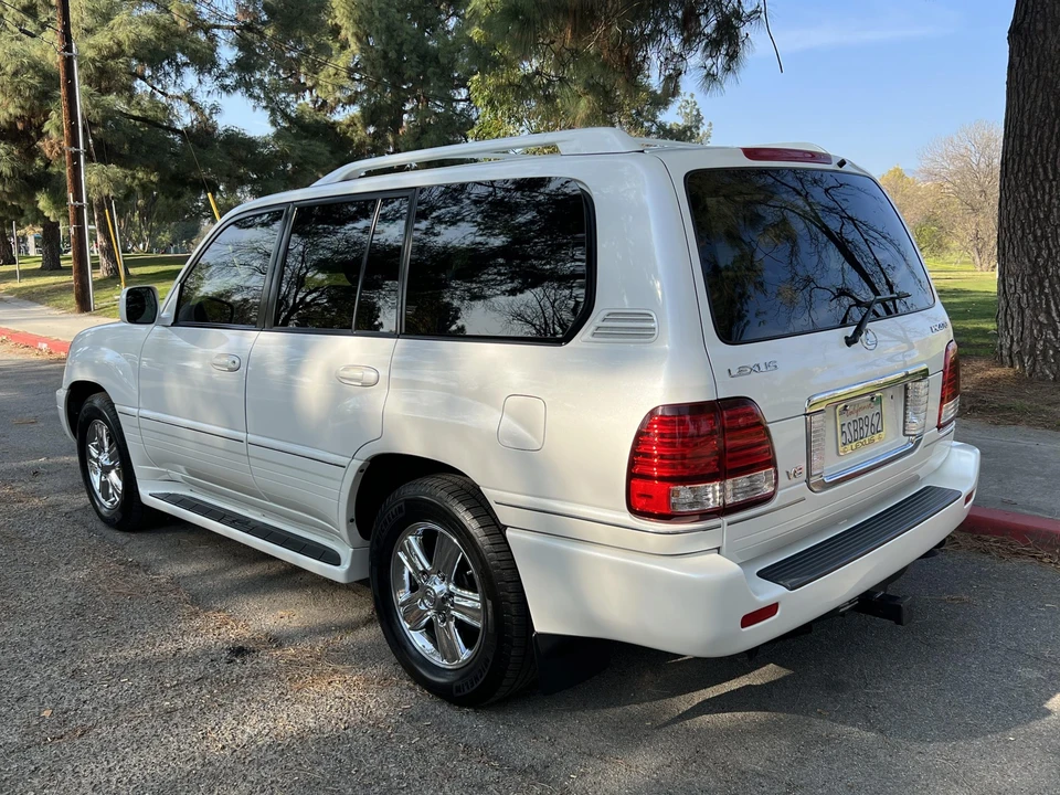 2006 Lexus LX 2nd Gen - Image 18 of 31