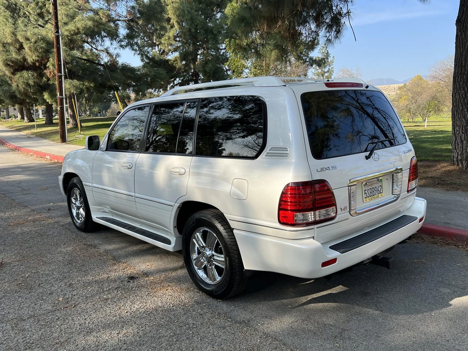 2006 Lexus LX 2nd Gen - Image 17 of 31