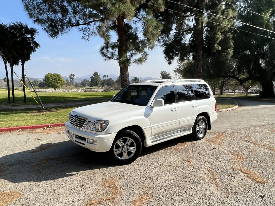 2006 Lexus LX 2nd Gen - Image 3 of 31