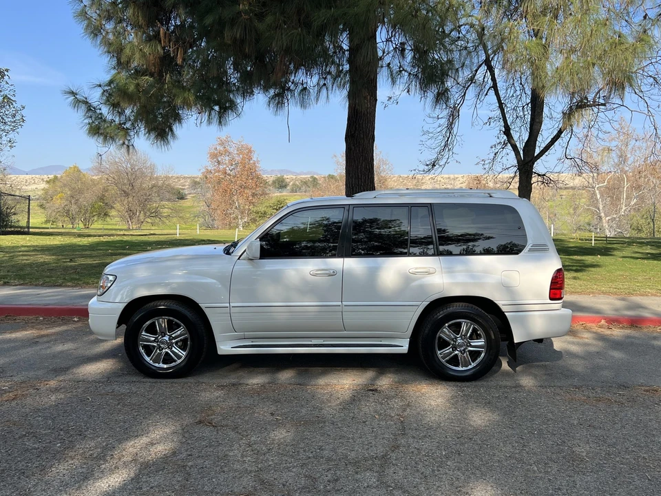 2006 Lexus LX 2nd Gen - Image 27 of 31