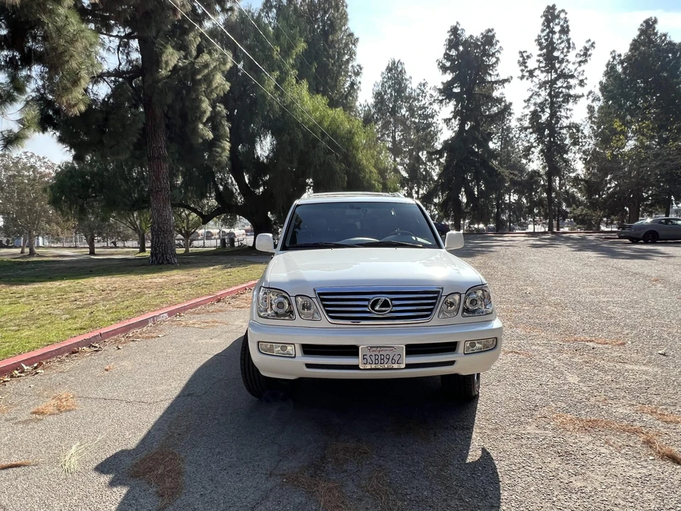 2006 Lexus LX 2nd Gen - Image 5 of 31