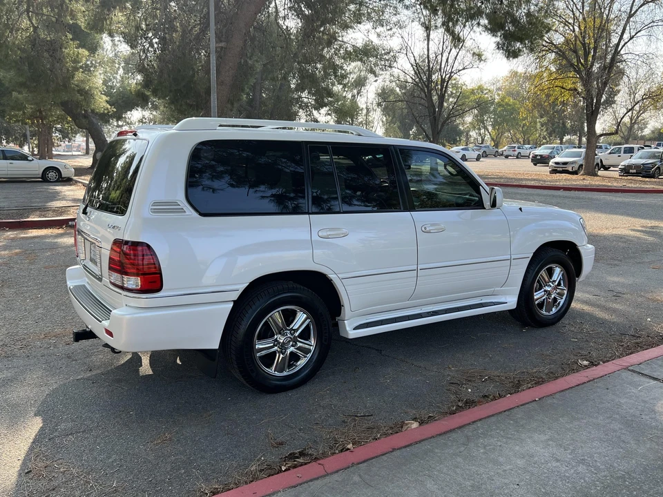 2006 Lexus LX 2nd Gen - Image 20 of 31