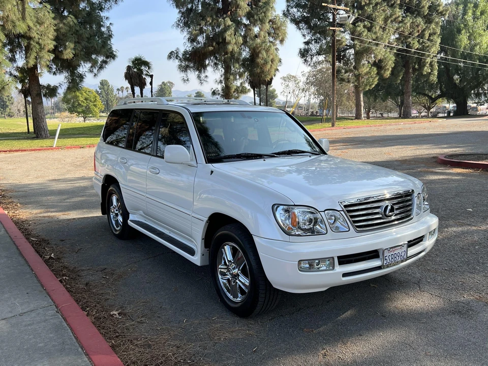 2006 Lexus LX 2nd Gen - Image 23 of 31