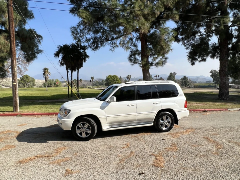 2006 Lexus LX 2nd Gen - Image 2 of 31