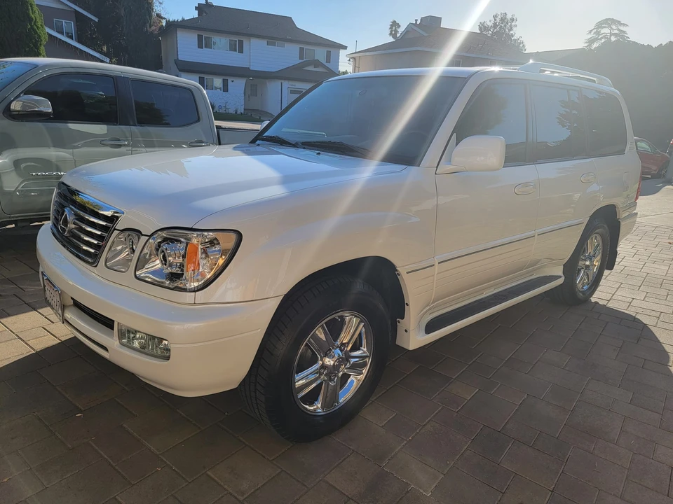 2006 Lexus LX 2nd Gen - Image 29 of 31